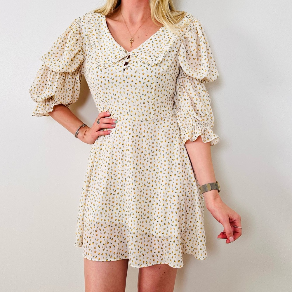 Quanta du Soleil Cream Floral Scoop Neck A-Line Dress with 3/4 Bishop Sleeves
